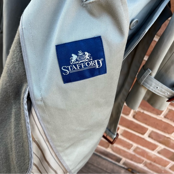 Men’s vintage khaki tan trenchcoat with winter zip out lining. size 44 regular - Picture 10 of 16